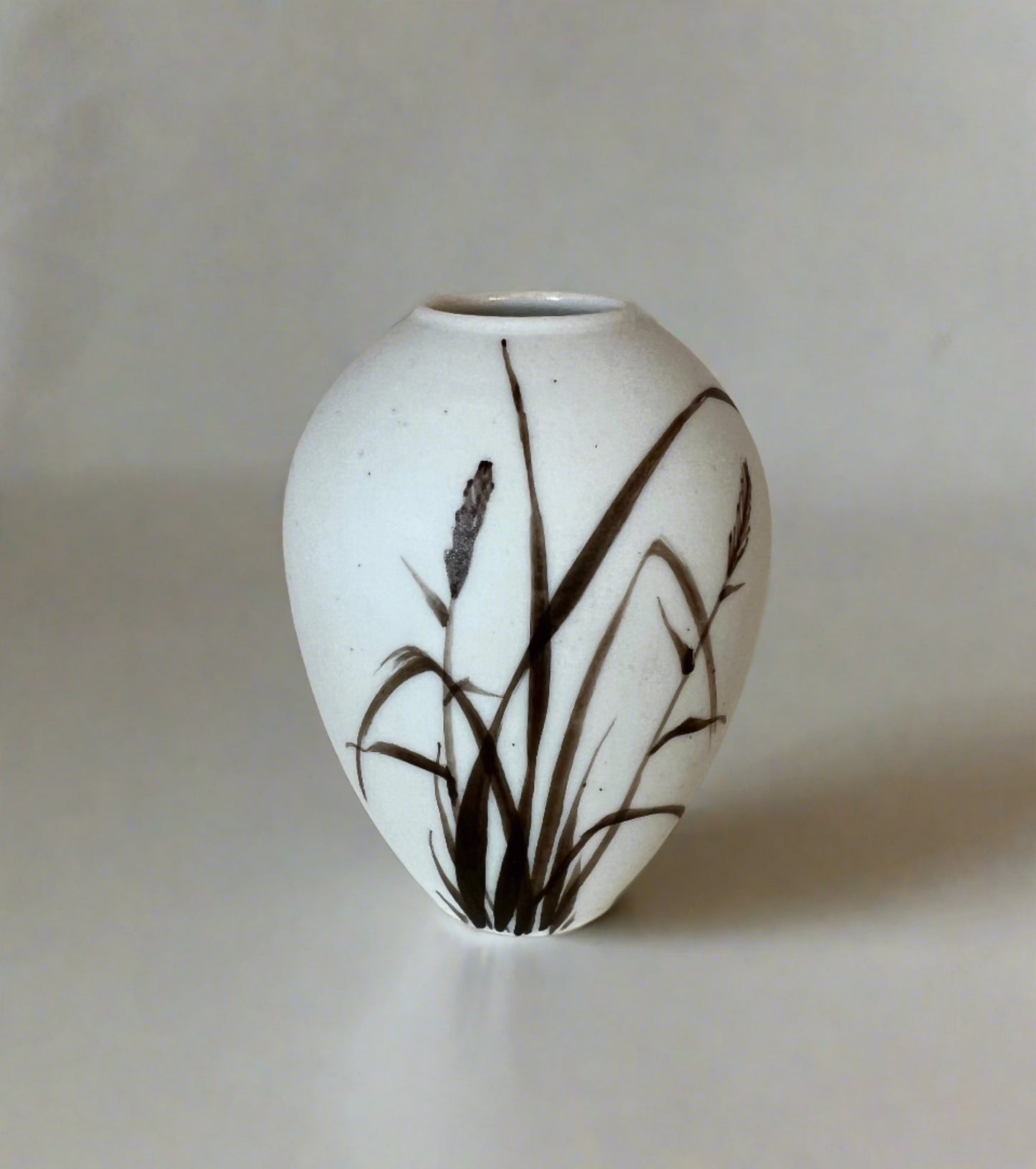 Elegant Miniature Vase: Exquisite Hand-Painted Artistry